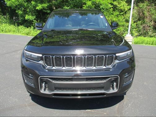 Diamond Black Crystal Pearlcoat 2021 Jeep Grand Cherokee L Overland
