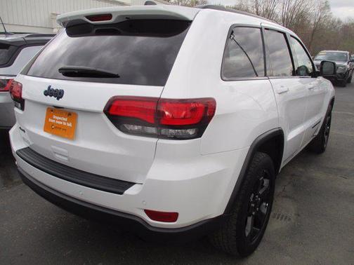 Bright White Clearcoat 2018 Jeep Grand Cherokee Upland