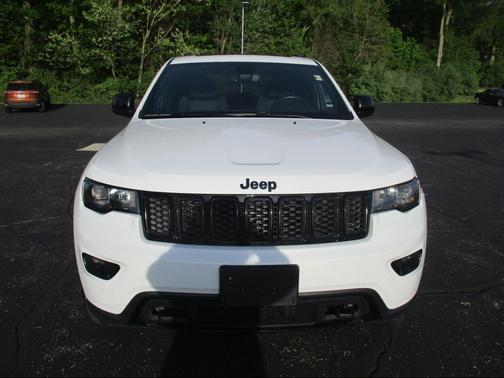 Bright White Clearcoat 2018 Jeep Grand Cherokee Upland