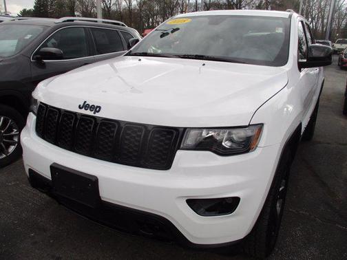Bright White Clearcoat 2018 Jeep Grand Cherokee Upland