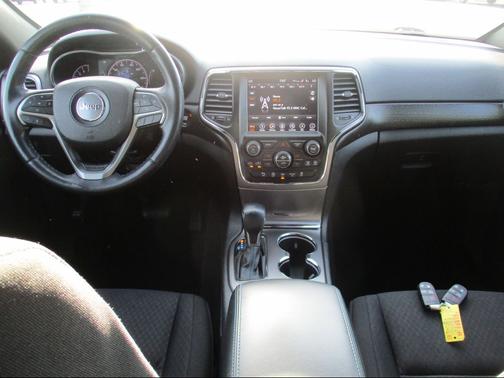 Bright White Clearcoat 2018 Jeep Grand Cherokee Upland
