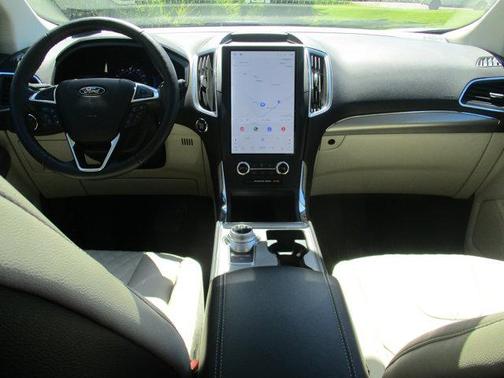 Star White Metallic Tri-Coat 2023 Ford Edge Titanium