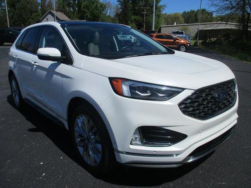 Star White Metallic Tri-Coat 2023 Ford Edge Titanium