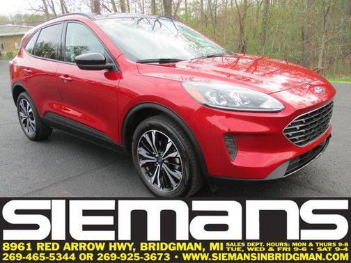 Rapid Red Metallic Tinted Clearcoat 2022 Ford Escape SE