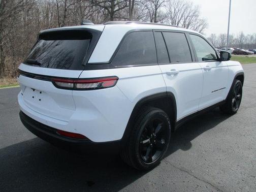 2022 Jeep Grand Cherokee Altitude
