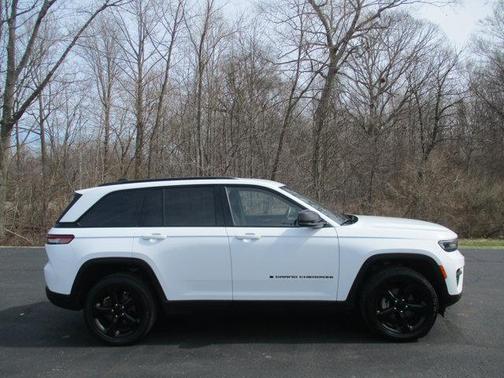 2022 Jeep Grand Cherokee Altitude