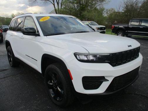 Bright White Clearcoat 2022 Jeep Grand Cherokee Altitude