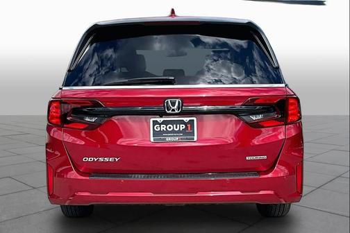 Radiant Red Metallic II 2026 Honda Odyssey Touring