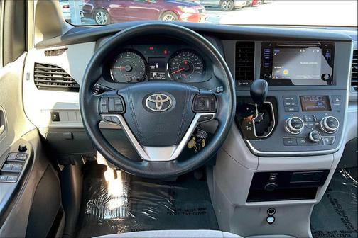 2017 Toyota Sienna LE