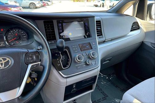 2017 Toyota Sienna LE