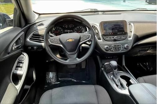 2022 Chevrolet Malibu FWD LT