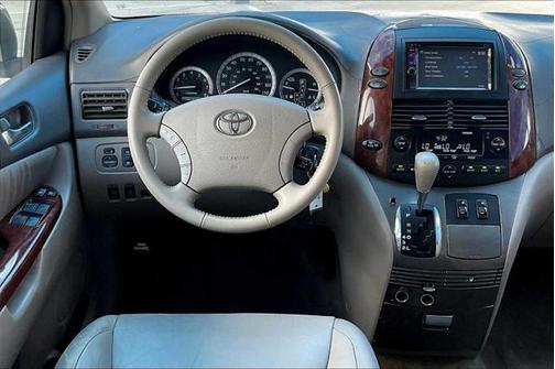 2005 Toyota Sienna XLE
