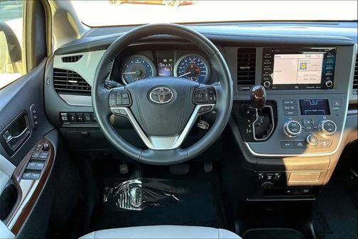2020 Toyota Sienna Limited Premium
