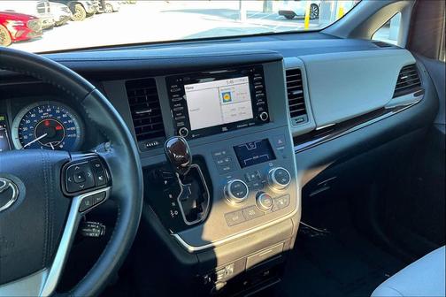 2020 Toyota Sienna Limited Premium