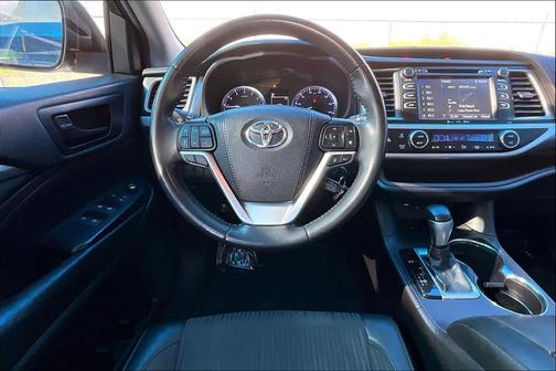 Blizzard Pearl 2019 Toyota Highlander LE Plus