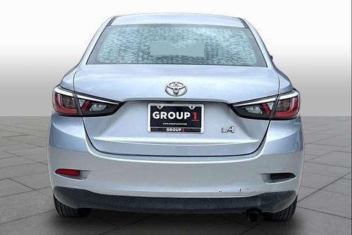 Chromium 2017 Toyota Yaris iA Base