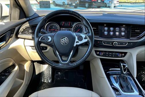 2018 Buick Regal Sportback Essence