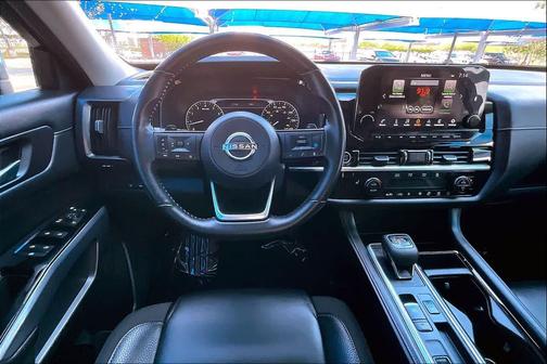 Pearl White Tricoat 2023 Nissan Pathfinder SL FWD