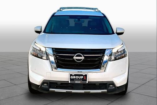 Pearl White Tricoat 2023 Nissan Pathfinder SL FWD