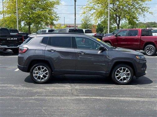 2022 Jeep Compass Latitude Lux