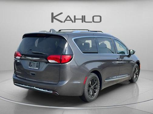 Granite Crystal Clearcoat Metallic 2018 Chrysler Pacifica Touring-L Plus