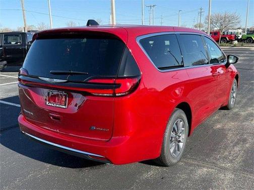 2025 Chrysler Pacifica Hybrid Select