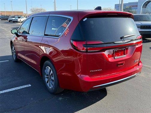 2025 Chrysler Pacifica Hybrid Select