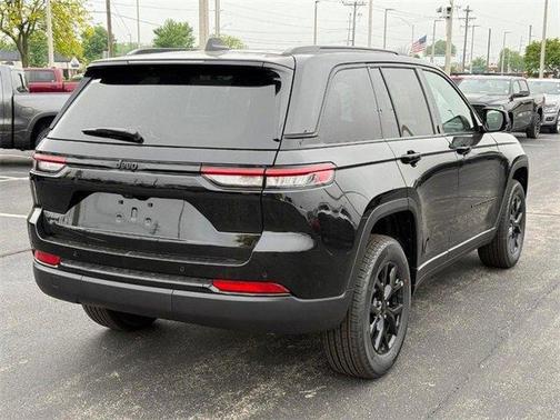 2025 Jeep Grand Cherokee Laredo