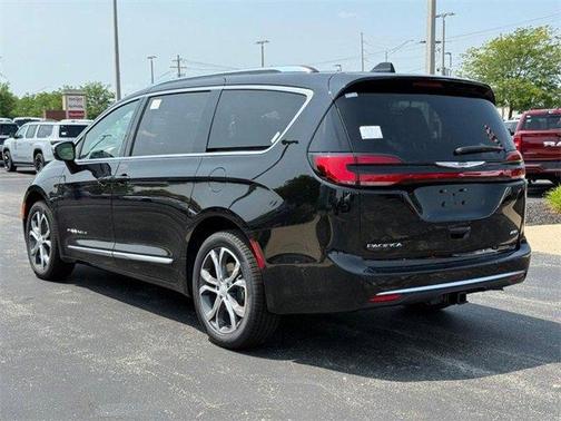 2025 Chrysler Pacifica Pinnacle