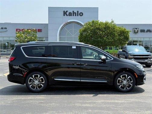 2025 Chrysler Pacifica Pinnacle