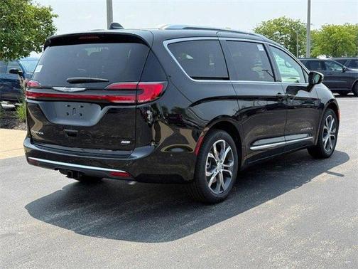 2025 Chrysler Pacifica Pinnacle