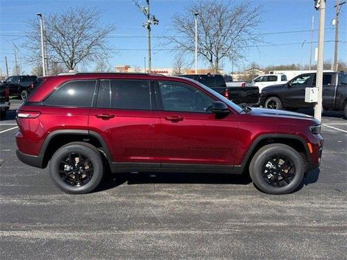 2025 Jeep Grand Cherokee Laredo