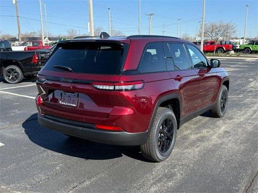 2025 Jeep Grand Cherokee Laredo