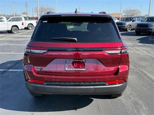 2025 Jeep Grand Cherokee Laredo