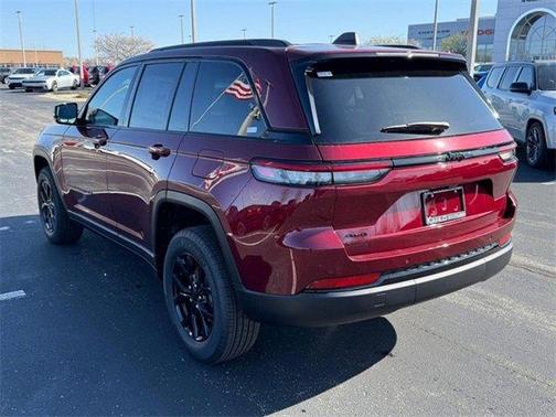 2025 Jeep Grand Cherokee Laredo
