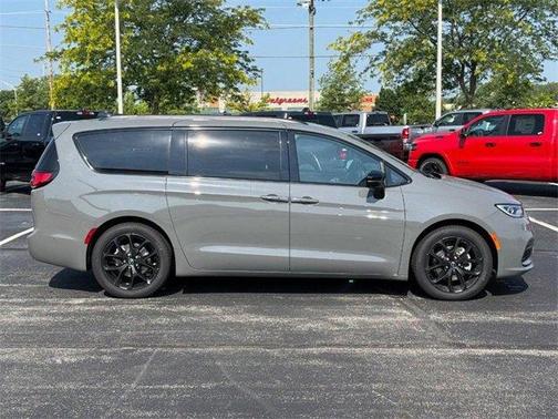 2025 Chrysler Pacifica Limited