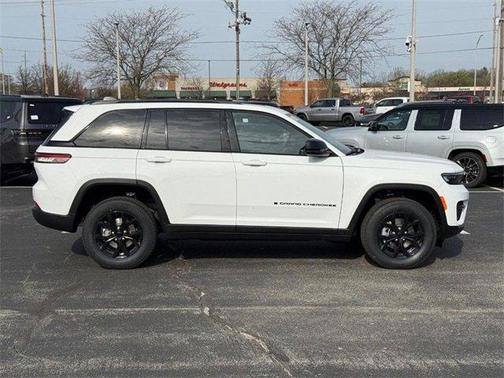 2025 Jeep Grand Cherokee Laredo