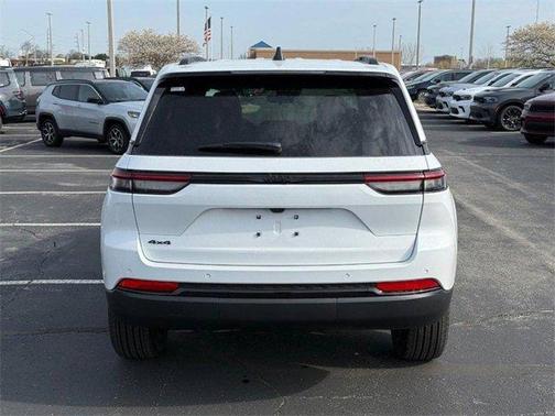 2025 Jeep Grand Cherokee Laredo