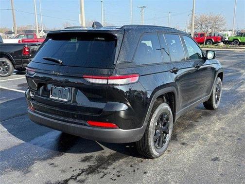 2025 Jeep Grand Cherokee Laredo