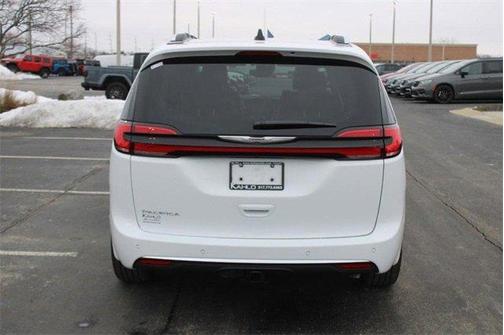 2025 Chrysler Pacifica Pinnacle