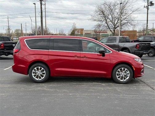 2025 Chrysler Pacifica Select