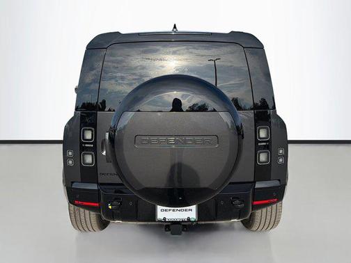 2026 Land Rover Defender P400 X-Dynamic SE