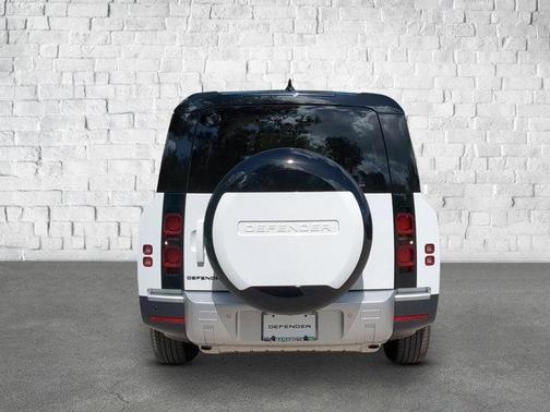 2025 Land Rover Defender 130 P300 S