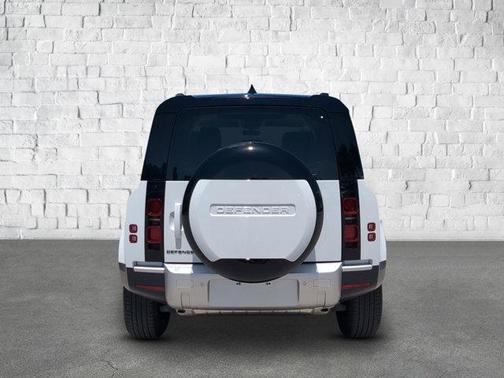 2025 Land Rover Defender 110 P300