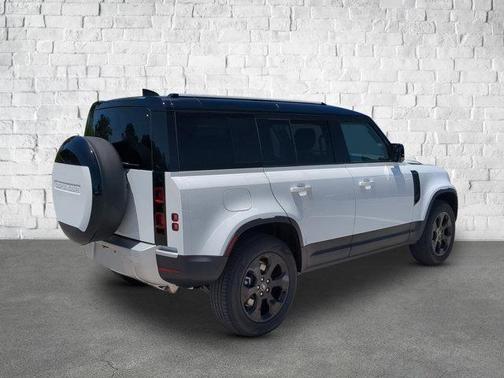 2025 Land Rover Defender 110 P300