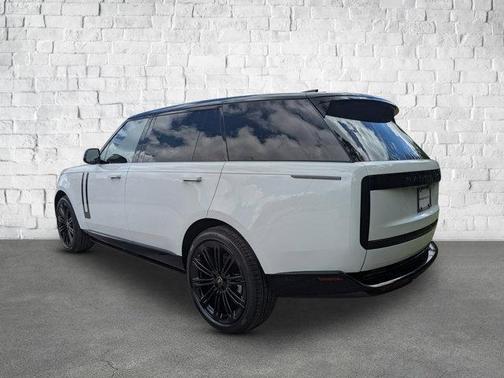 2025 Land Rover Range Rover P400 SE 7 Seat