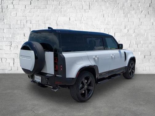 2025 Land Rover Defender 110 P500 X-Dynamic SE