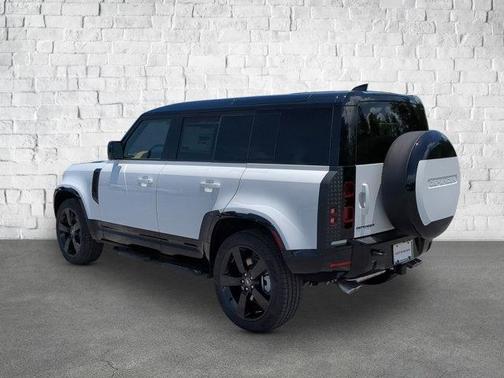 2025 Land Rover Defender 110 P500 X-Dynamic SE