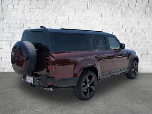 2025 Land Rover Defender 130 P400 X-Dynamic SE