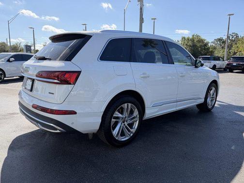 2023 Audi Q7 55 Premium Plus